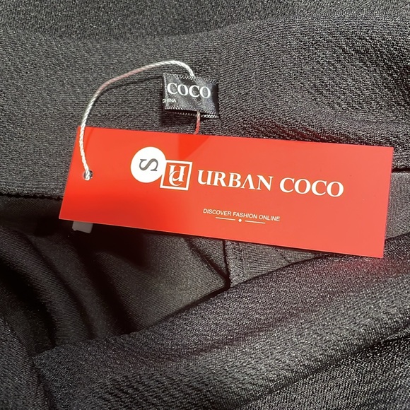 Black knit skater skirt with elastic waist. - Picture 3 of 4